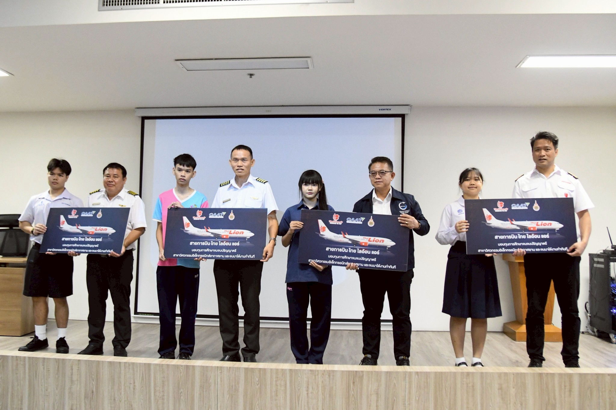 มทร.ธัญบุรี จับมือสายการบินไทยไลอ้อนแอร์ มอบทุนการศึกษาทันที