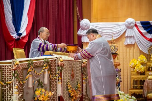 ราชมงคลพระนคร ทูลเกล้าฯ ถวายปริญญากิตติมศักดิ์