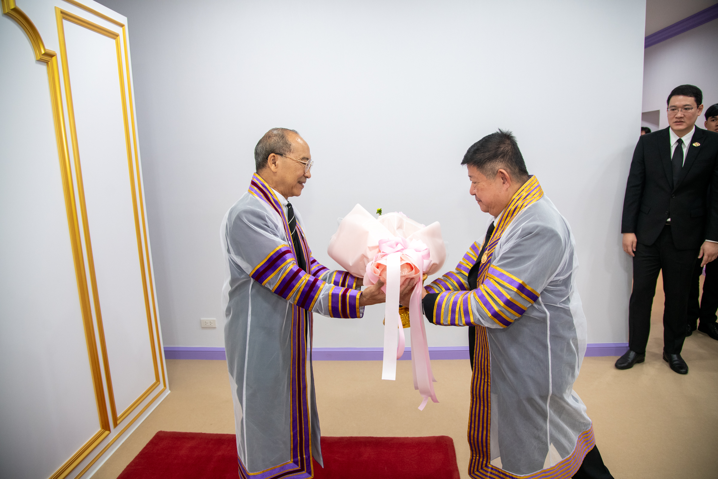 ราชมงคลพระนคร ทูลเกล้าฯ ถวายปริญญากิตติมศักดิ์