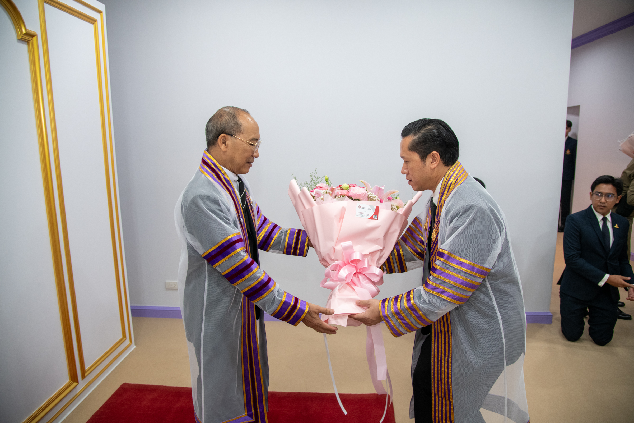 ราชมงคลพระนคร ทูลเกล้าฯ ถวายปริญญากิตติมศักดิ์