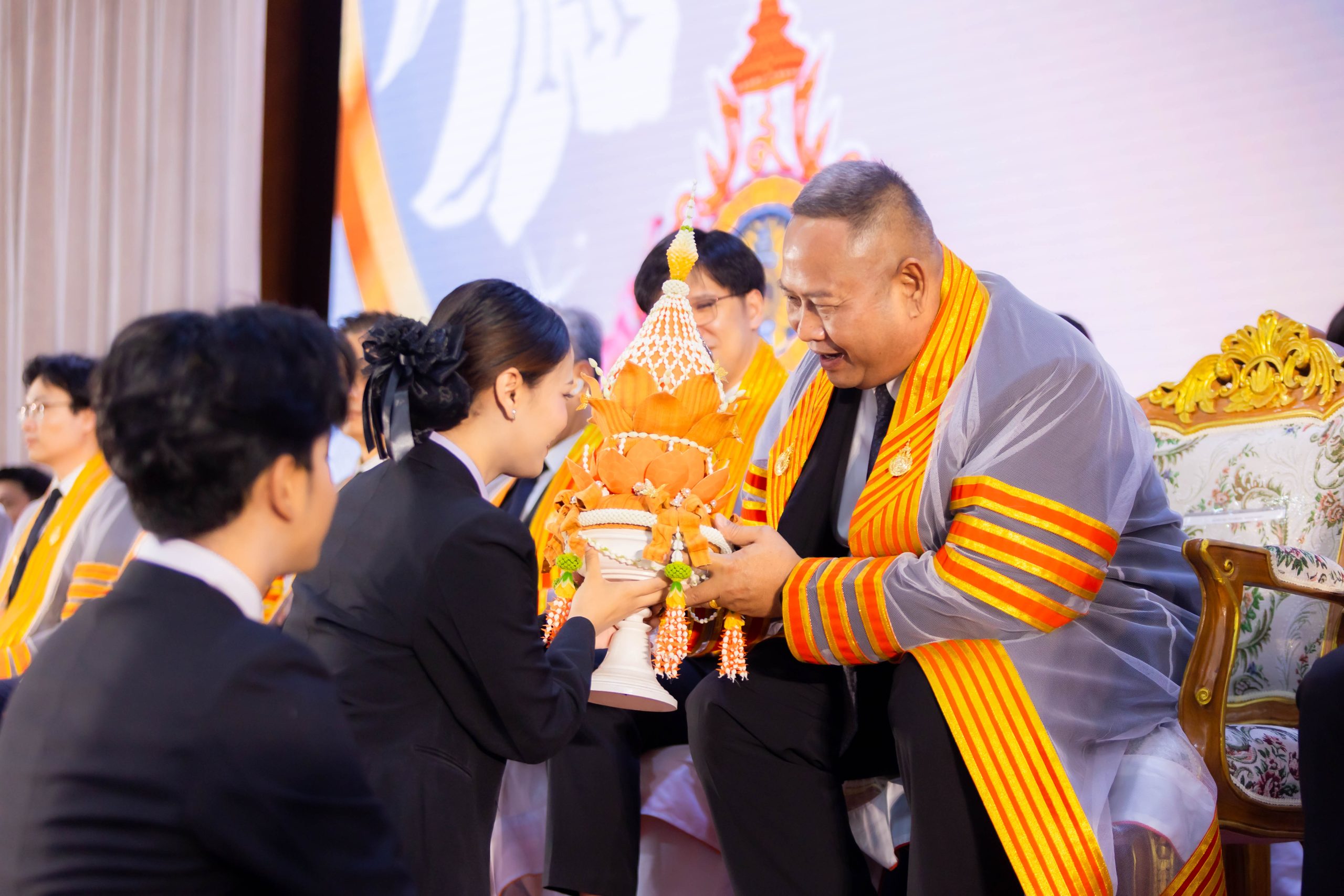 70 ปี เทคโนตะโกรายสู่ทศวรรษแห่งเกียรติภูมิ มทร.อีสาน จัดพิธีไหว้ครูสุดยิ่งใหญ่