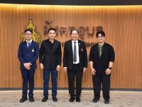 นักศึกษามทร.ธัญบุรี เข้าพบอธิการบดี ก่อนเดินทางศึกษาต่อต่างประเทศ