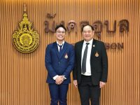 นักศึกษามทร.ธัญบุรี เข้าพบอธิการบดี ก่อนเดินทางศึกษาต่อต่างประเทศ