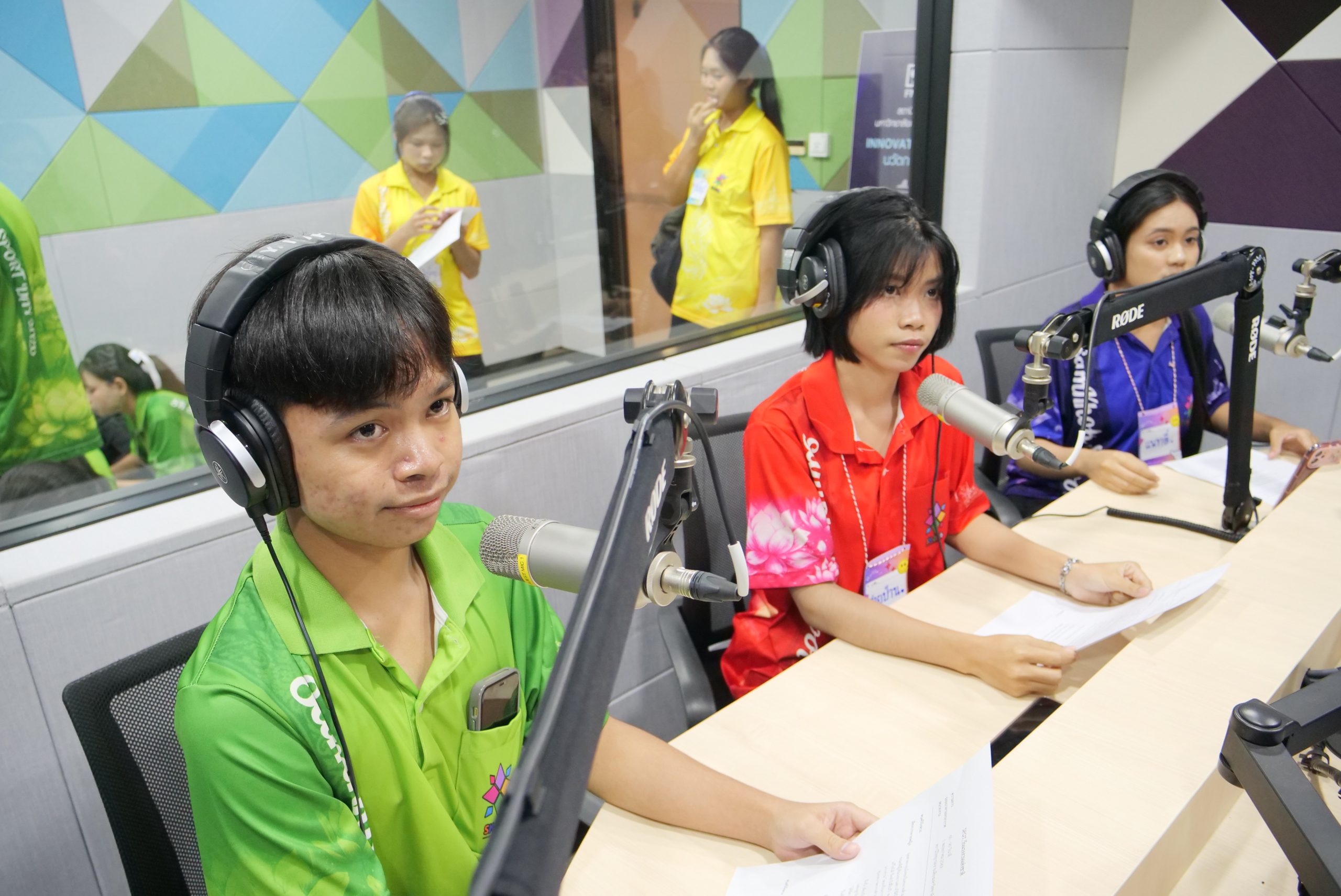 RMUTT RADIO ถ่ายทอด ศาสตร์แห่งเสียง เสริมทักษะผลิตรายการวิทยุให้กับนักเรียน ร.ร.สามโคก จ