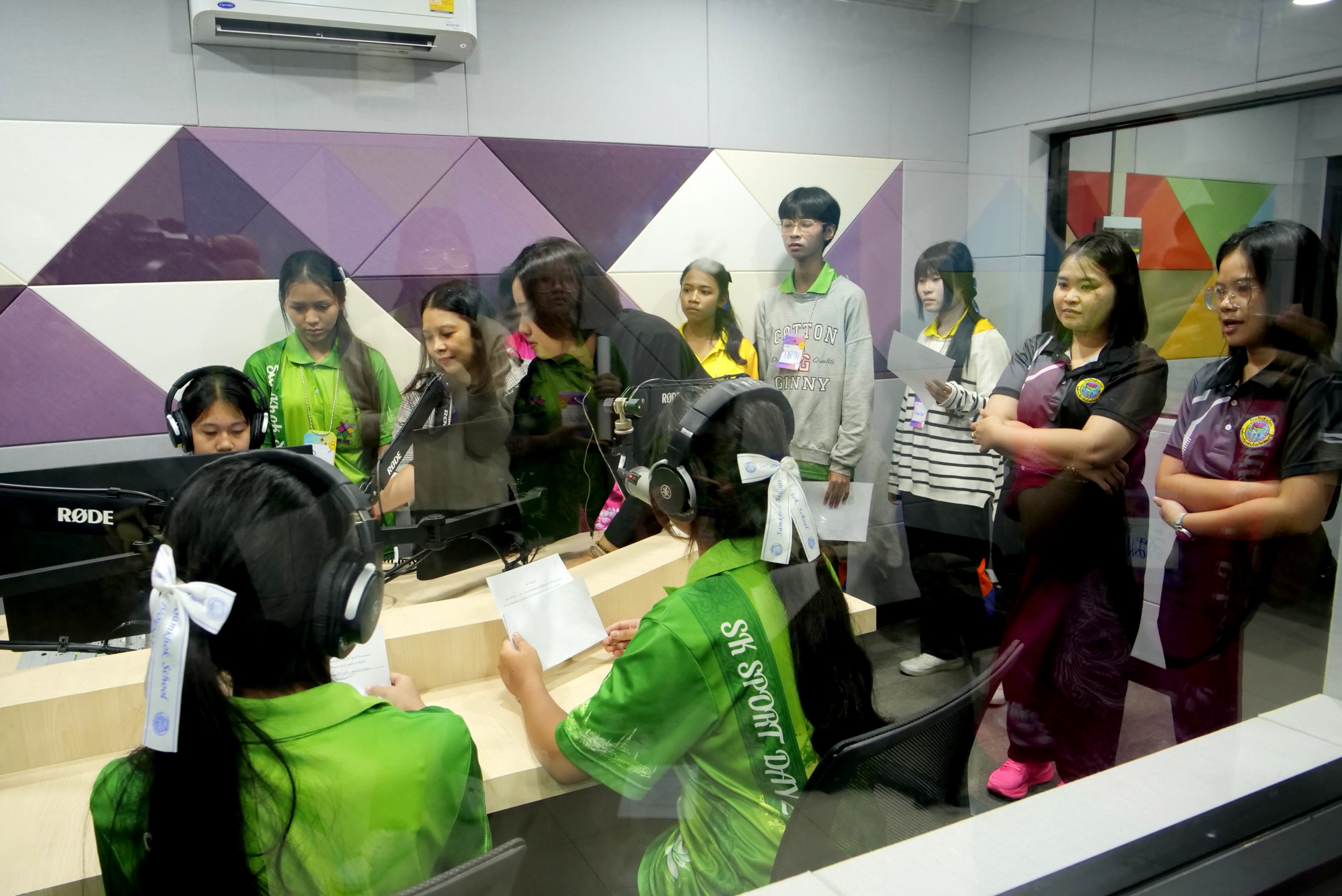 RMUTT RADIO ถ่ายทอด ศาสตร์แห่งเสียง เสริมทักษะผลิตรายการวิทยุให้กับนักเรียน ร.ร.สามโคก จ