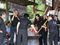 คณะเทคโนโลยีการเกษตร มทร.ธัญบุรี สืบสานภูมิปัญญากะละแมชาวมอญ