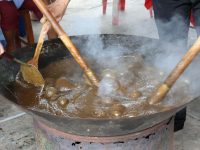 คณะเทคโนโลยีการเกษตร มทร.ธัญบุรี สืบสานภูมิปัญญากะละแมชาวมอญ