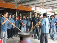 คณะเทคโนโลยีการเกษตร มทร.ธัญบุรี สืบสานภูมิปัญญากะละแมชาวมอญ
