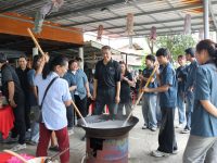 คณะเทคโนโลยีการเกษตร มทร.ธัญบุรี สืบสานภูมิปัญญากะละแมชาวมอญ