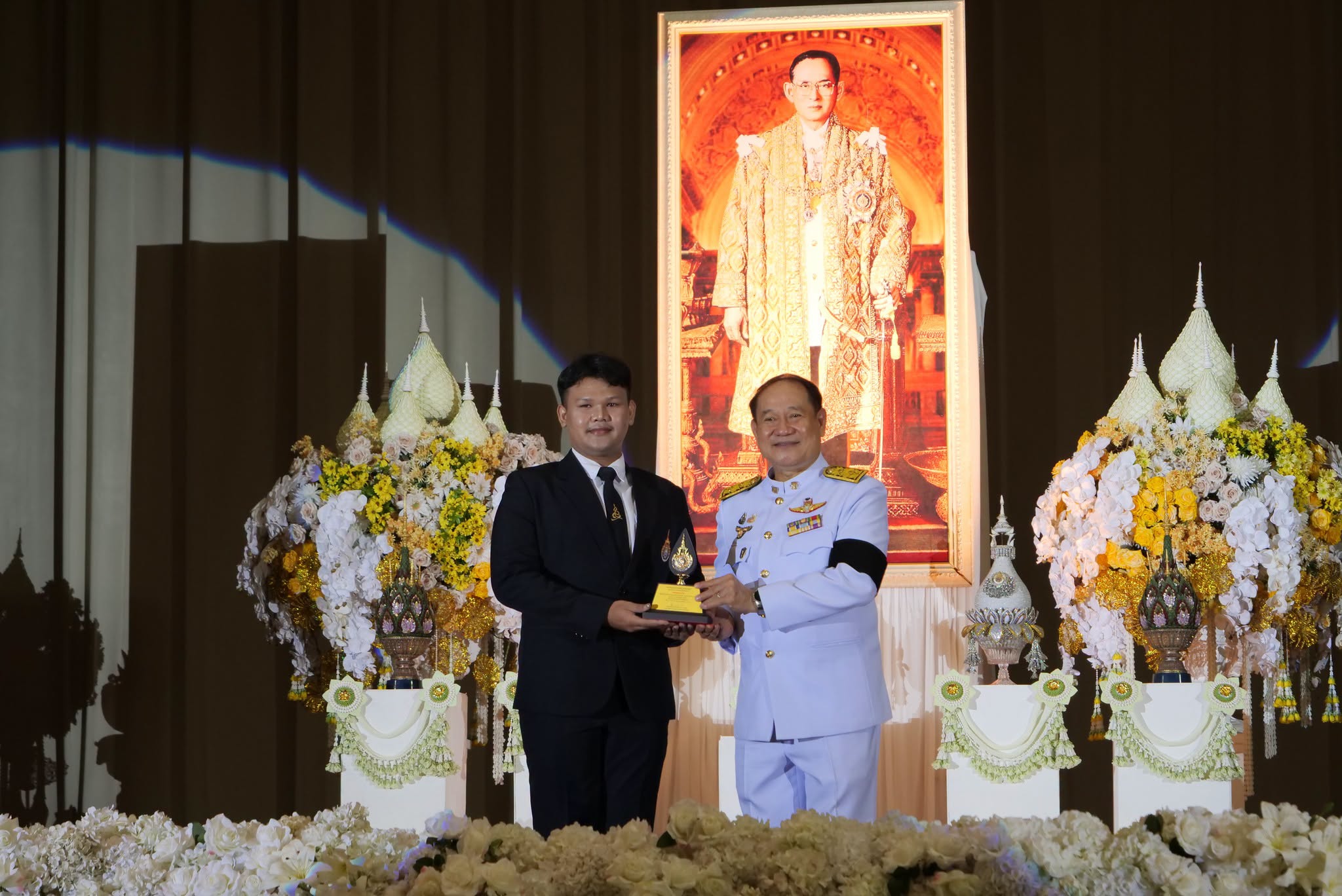 มทร.ธัญบุรี จัดพิธีมอบโล่ยกย่องนักศึกษาผู้มีความประพฤติดีและสร้างคุณประโยชน์แก่สังคม