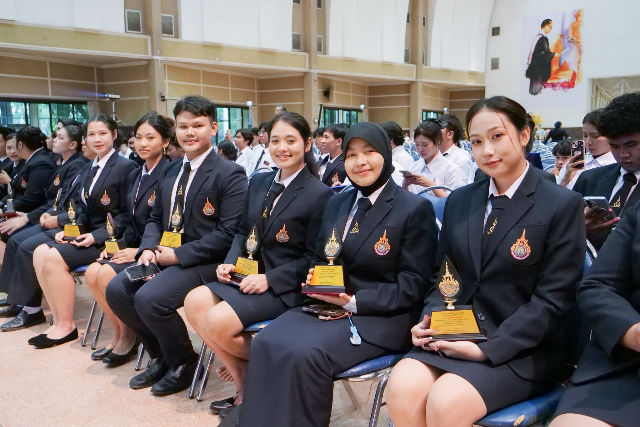 มทร.ธัญบุรี จัดพิธีมอบโล่ยกย่องนักศึกษาผู้มีความประพฤติดีและสร้างคุณประโยชน์แก่สังคม