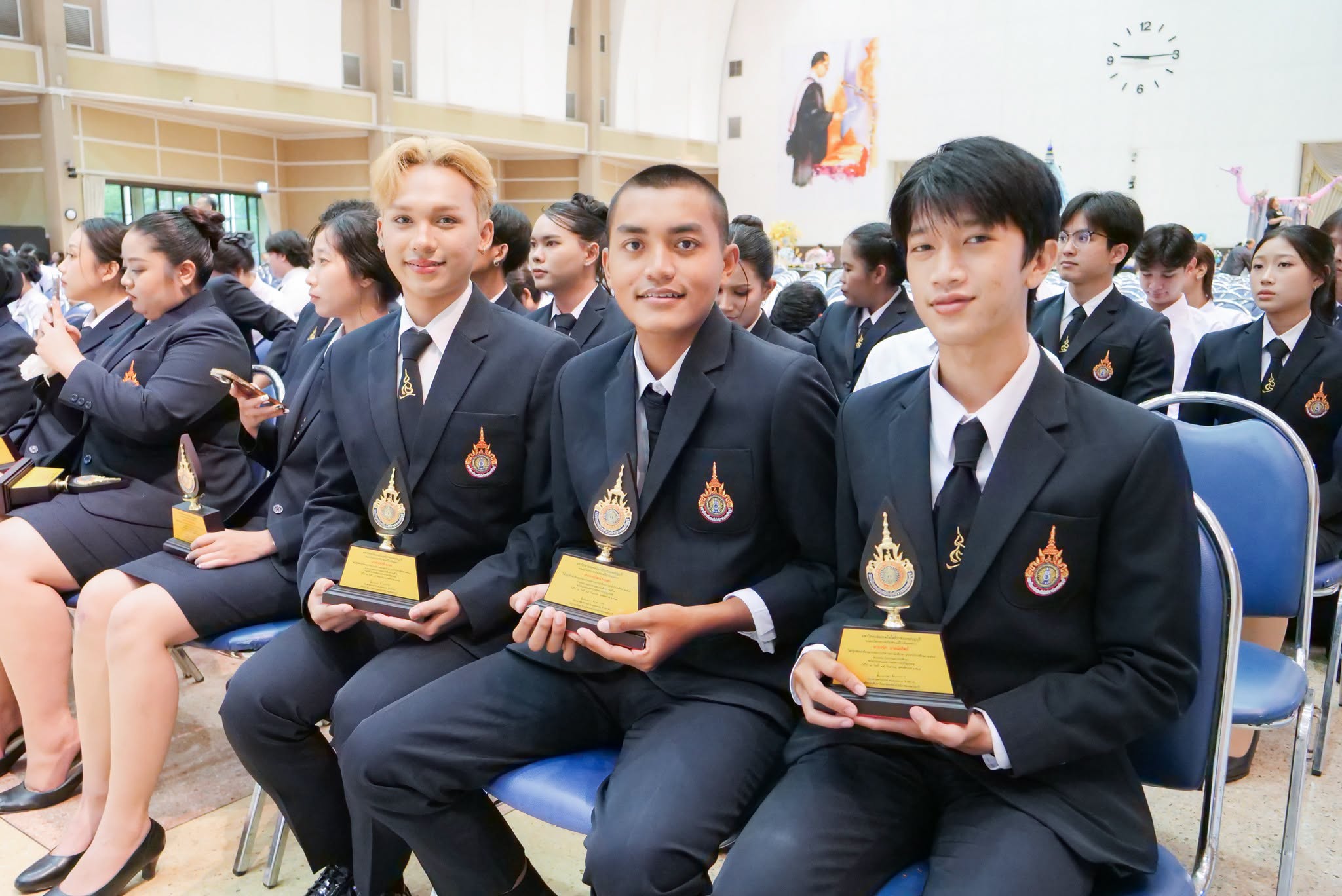 มทร.ธัญบุรี จัดพิธีมอบโล่ยกย่องนักศึกษาผู้มีความประพฤติดีและสร้างคุณประโยชน์แก่สังคม