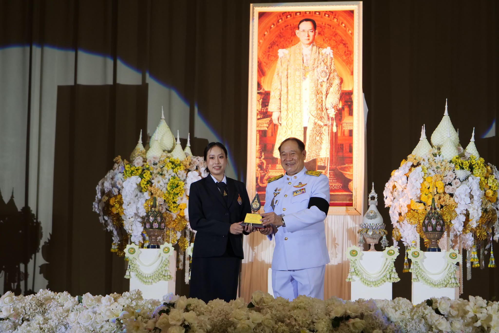 มทร.ธัญบุรี จัดพิธีมอบโล่ยกย่องนักศึกษาผู้มีความประพฤติดีและสร้างคุณประโยชน์แก่สังคม