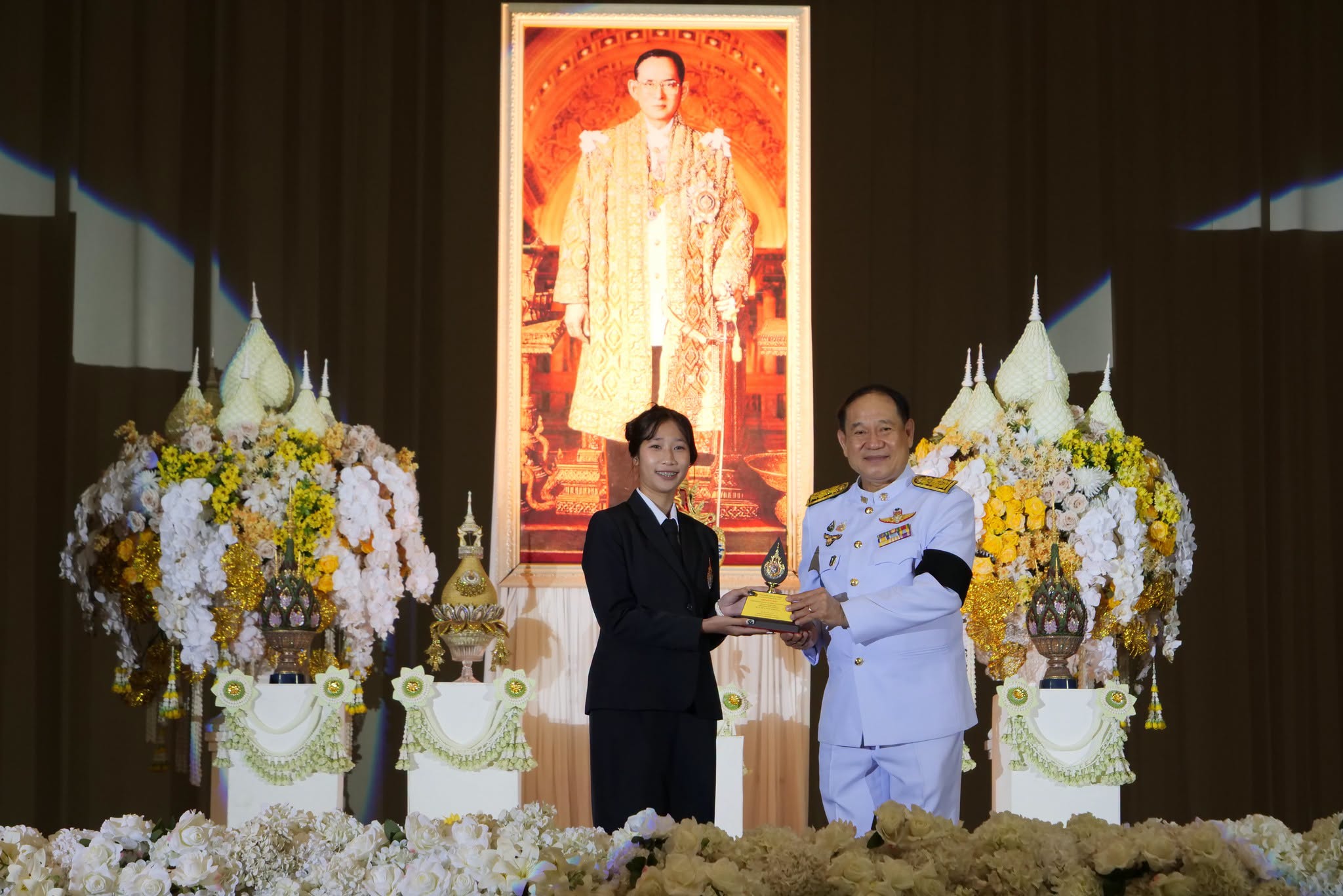 มทร.ธัญบุรี จัดพิธีมอบโล่ยกย่องนักศึกษาผู้มีความประพฤติดีและสร้างคุณประโยชน์แก่สังคม