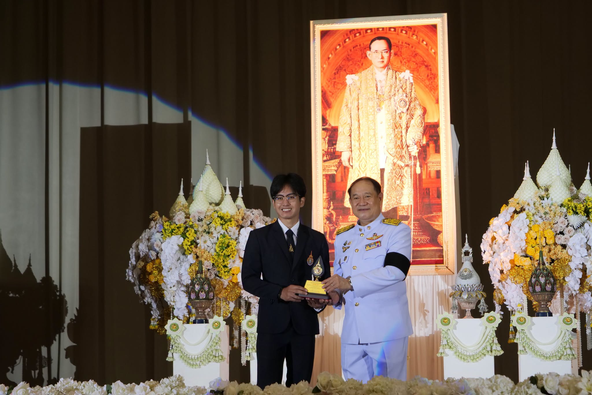 มทร.ธัญบุรี จัดพิธีมอบโล่ยกย่องนักศึกษาผู้มีความประพฤติดีและสร้างคุณประโยชน์แก่สังคม