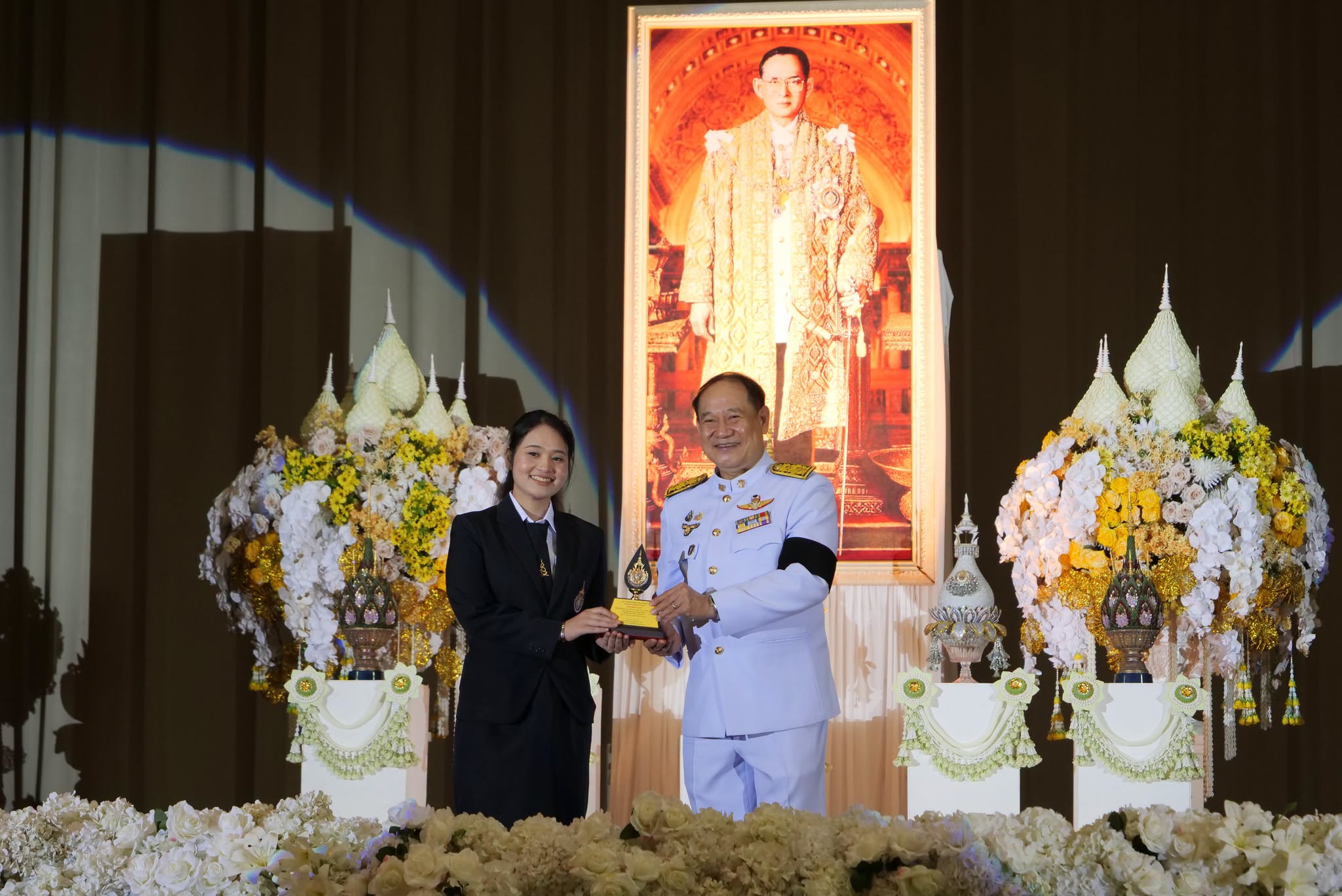 มทร.ธัญบุรี จัดพิธีมอบโล่ยกย่องนักศึกษาผู้มีความประพฤติดีและสร้างคุณประโยชน์แก่สังคม