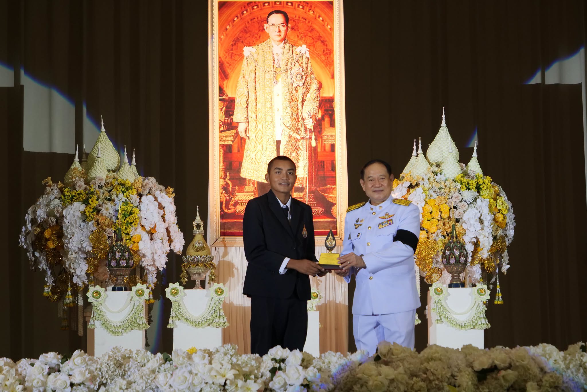 มทร.ธัญบุรี จัดพิธีมอบโล่ยกย่องนักศึกษาผู้มีความประพฤติดีและสร้างคุณประโยชน์แก่สังคม