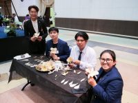 สถานีวิทยุ มทร.ธัญบุรี ร่วมโครงการ ‘ร้อยดวงใจ ถวายอาลัย ประดิษฐ์ดอกไม้จันทน์