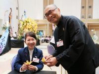 สถานีวิทยุ มทร.ธัญบุรี ร่วมโครงการ ‘ร้อยดวงใจ ถวายอาลัย ประดิษฐ์ดอกไม้จันทน์