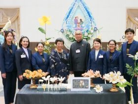 สถานีวิทยุ มทร.ธัญบุรี ร่วมโครงการ ‘ร้อยดวงใจ ถวายอาลัย ประดิษฐ์ดอกไม้จันทน์