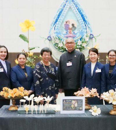 สถานีวิทยุ มทร.ธัญบุรี ร่วมโครงการ ‘ร้อยดวงใจ ถวายอาลัย ประดิษฐ์ดอกไม้จันทน์