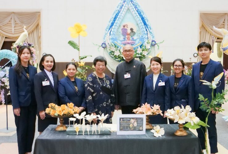 สถานีวิทยุ มทร.ธัญบุรี ร่วมโครงการ ‘ร้อยดวงใจ ถวายอาลัย ประดิษฐ์ดอกไม้จันทน์