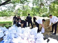 มทร.ธัญบุรี รวมพลังบรรจุกระสอบทราย เตรียมพร้อมรับมืออุทกภัย