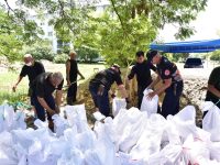 มทร.ธัญบุรี รวมพลังบรรจุกระสอบทราย เตรียมพร้อมรับมืออุทกภัย