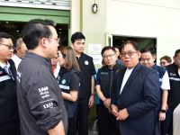 รมว.สาธารณสุข เยี่ยมที่พักชั่วคราว มทร
